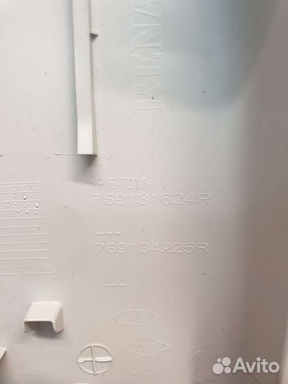 Обшивка стойки средняя правая Renault Sandero 2