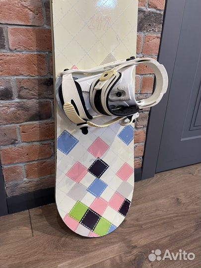 Сноуборд с креплениями женский 147 см