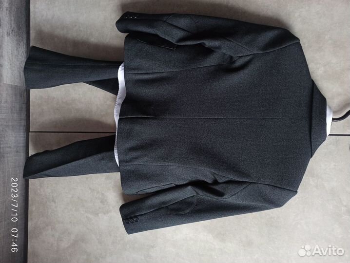 Школьный костюм для мальчика 128 серый