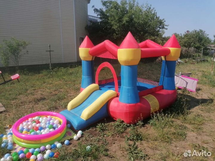 Надувной игровой центр с шариками