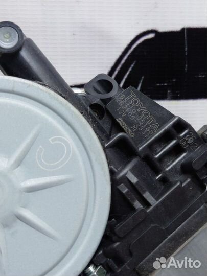 Стеклоподъемник двери задней левой Toyota RAV4 40