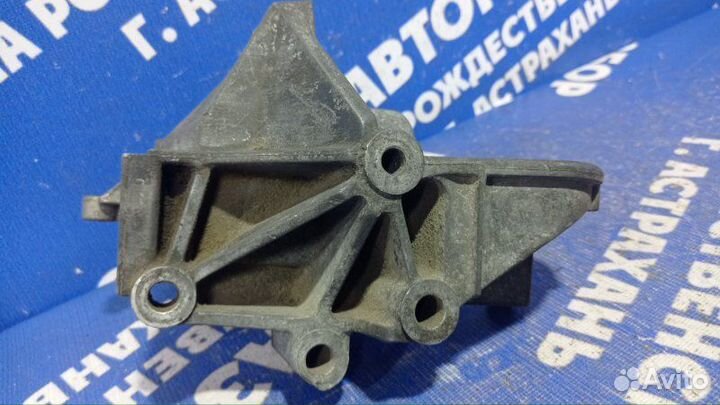 Кронштейн опоры двигателя Ford Focus 2 седан shda