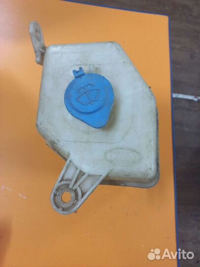 Бачок омывателя Kia Rio 1