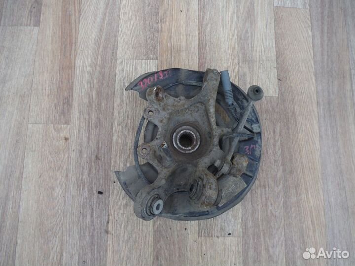 Кулак задний правый BMW 3 E90 2007