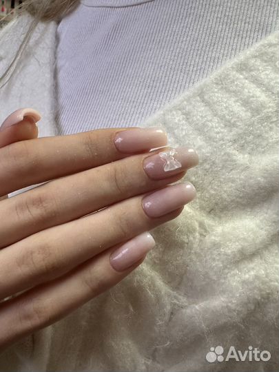 Модель на маникюр