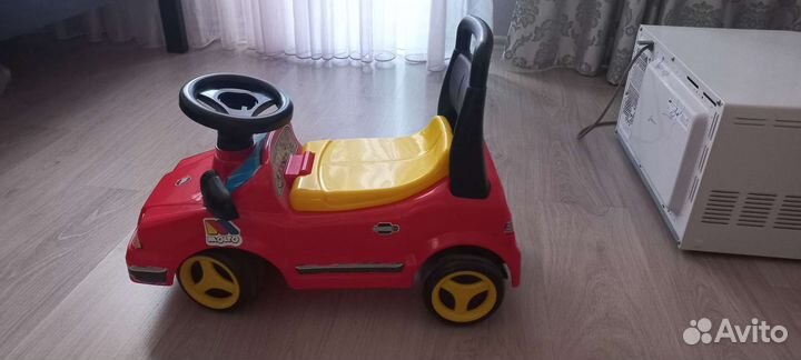 Детская машинка каталка с ручкой