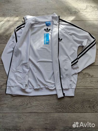 Спортивный костюм adidas