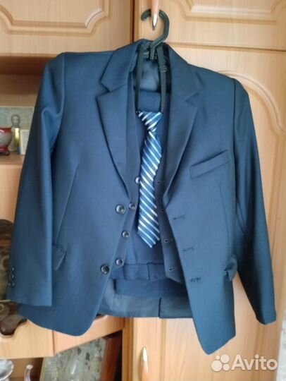 Школьный костюм для мальчика 128 серый