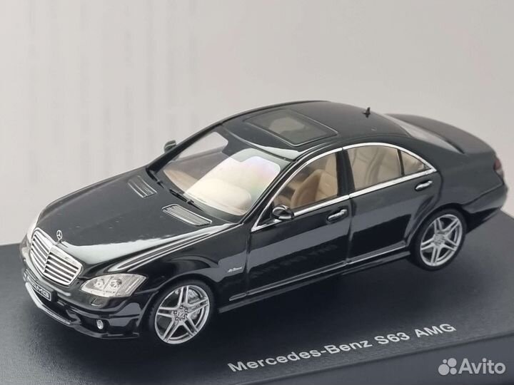 Модель Mercedes Benz S63 AMG (W221) 1:43 Autoart