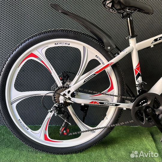 Велосипед новый на литых дисках 26