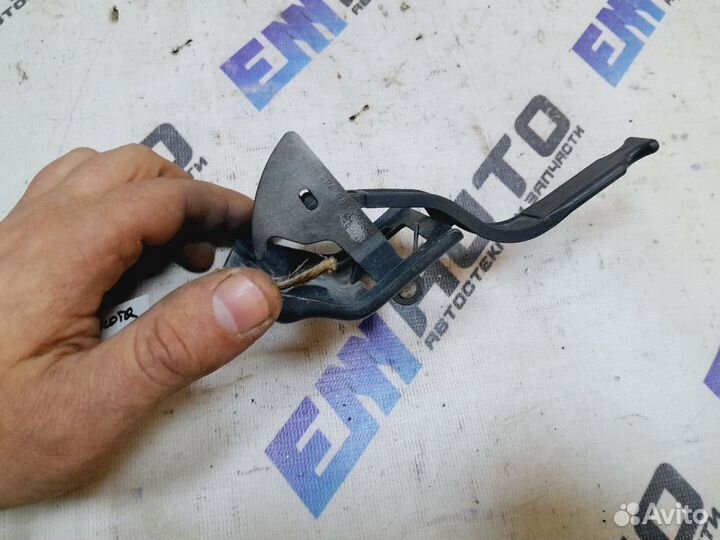 Ручка открывания капота Рено Меган 2