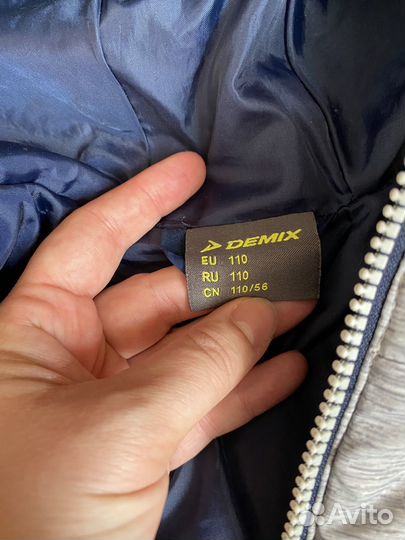 Осенная куртская на мальчика 4-5 лет