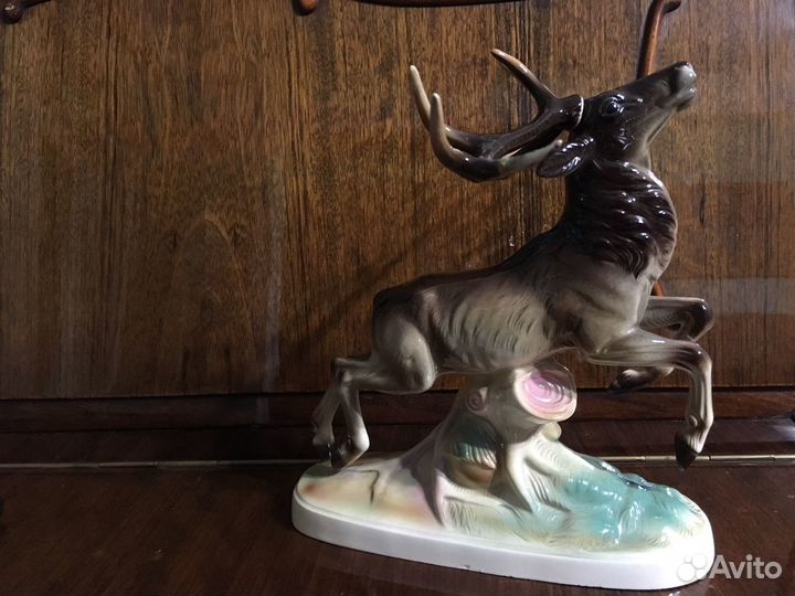 Фарфоровый олень