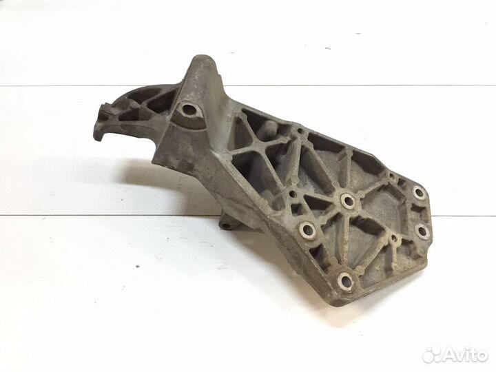 Nissan Pathfinder R51 патфайндер Кронштейн