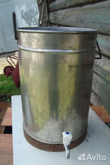 Бак для воды из нержавейки 40 л. с краном