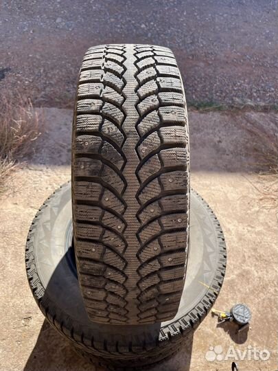 Bridgestone Blizzak Spike-01 205/70 R15