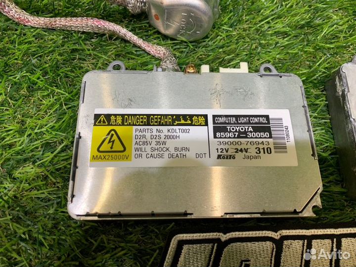 Блок ксенона передний Toyota Estima ACR40