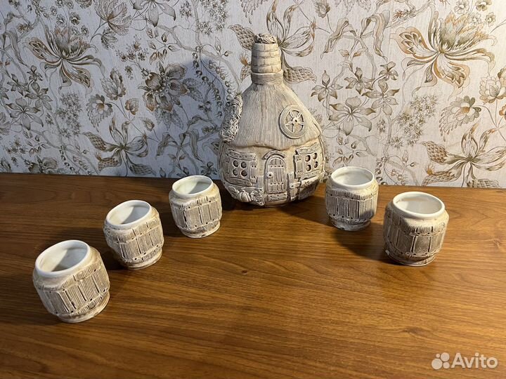 Бутыль и стопки