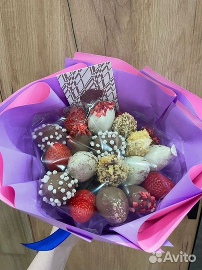 Клубника в шоколаде подарочные наборы букет