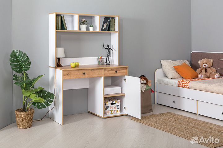 Стол письменный 