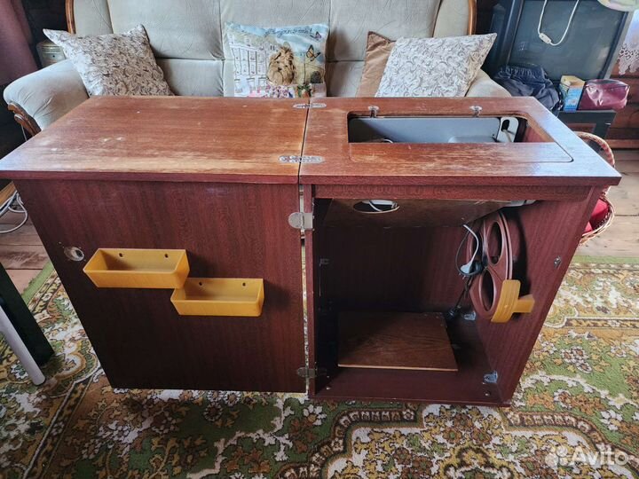 Швейная машина Чайка 142