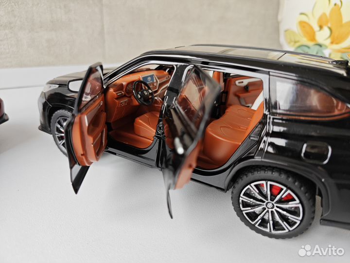 Модель Toyota Crown Kluger Highlander 1:24