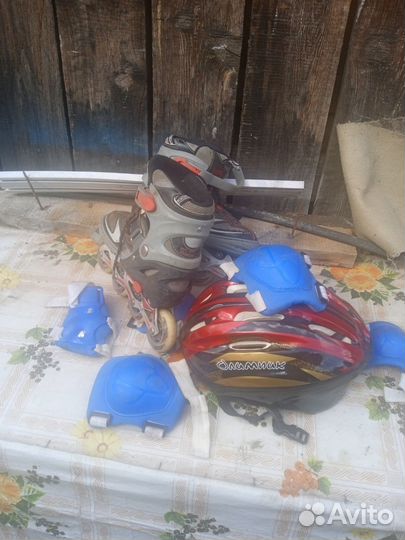 Коньки на роликах, шлем,защита от удара