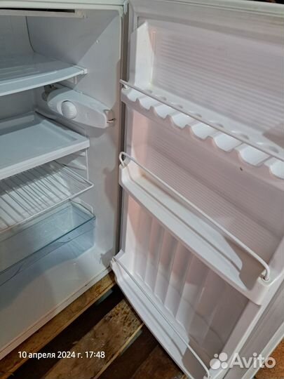 Холодильник б/у маленький