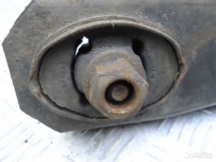 Рычаг передний правый нижний Jeep Grand Cherokee 2