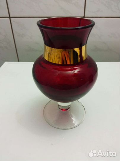 Вазочка и кружки пивные