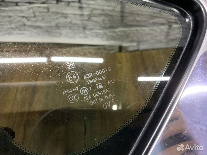 Infiniti M25/Q70 (Y51) Стекло кузовное глухое