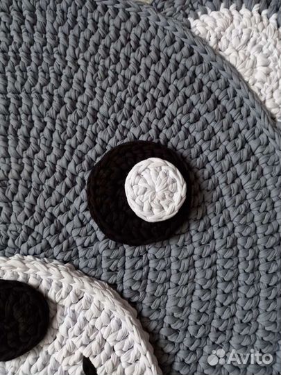 Детский вязаный коврик 