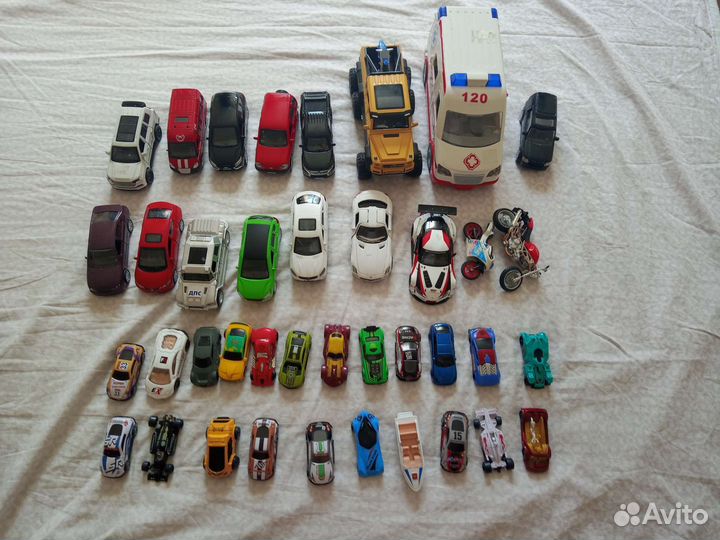 Коллекция машинок металлических