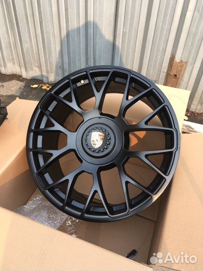 Литые диски на Porsche Panamera R20 5x130