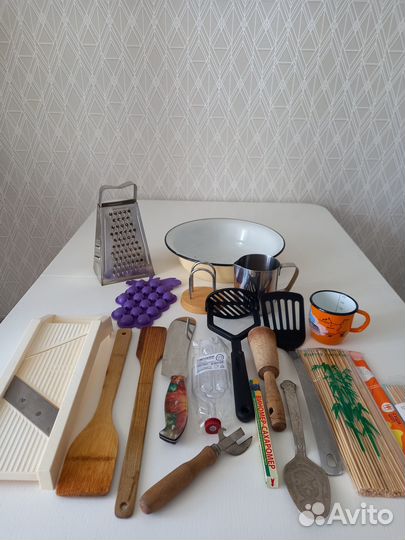 Кухонная утварь, кружки, тарелки