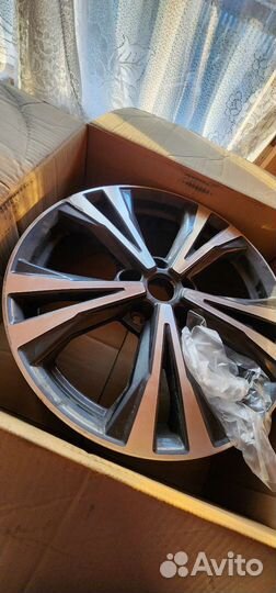 Диск литой Qashqai/Xtrail r18 оригинал