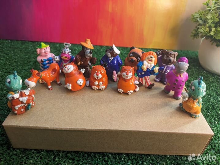 Игрушки из киндера старые и новые разные коллекции