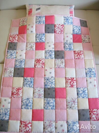 Лоскутный комплект в детскую кроватку 