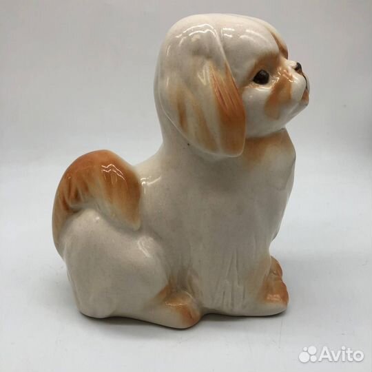 Фарфоровая статуэтка собаки 
