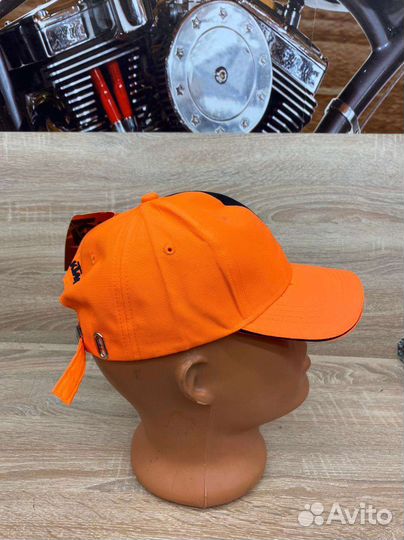 Кепка с мотологотипом