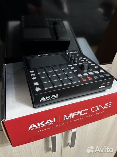 Семплер Akai MPC One