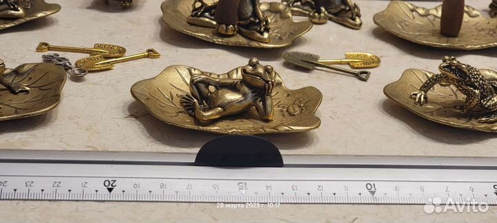 Фигурка лягушка для интерьера латунь бронза медь