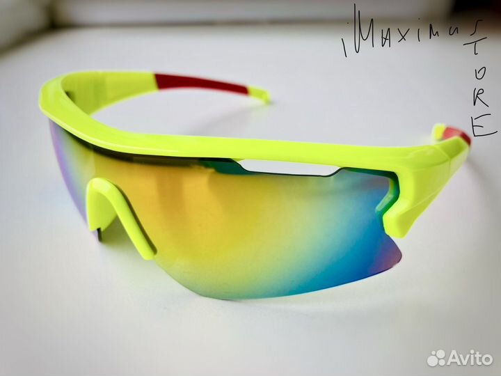 Зеленые спортивные солнцезащитные очки