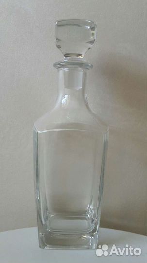 Стаканы, бокалы, кружки, бутыли, графин