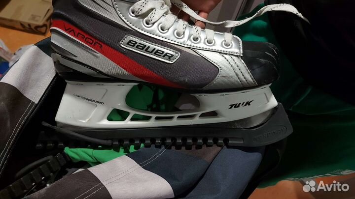 Хоккейные коньки bauer 42-43