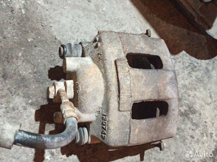 Суппорт передний левый grand cherokee z j