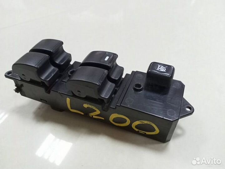 Блок управления стеклоподъемниками Mitsubishi L200