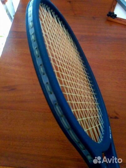 Теннисная ракетка
