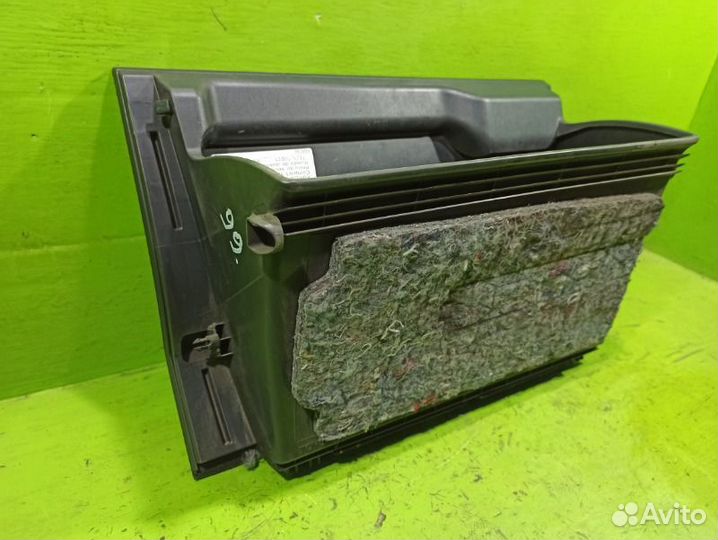 Бардачок Toyota Yaris XP90 1KR 2008