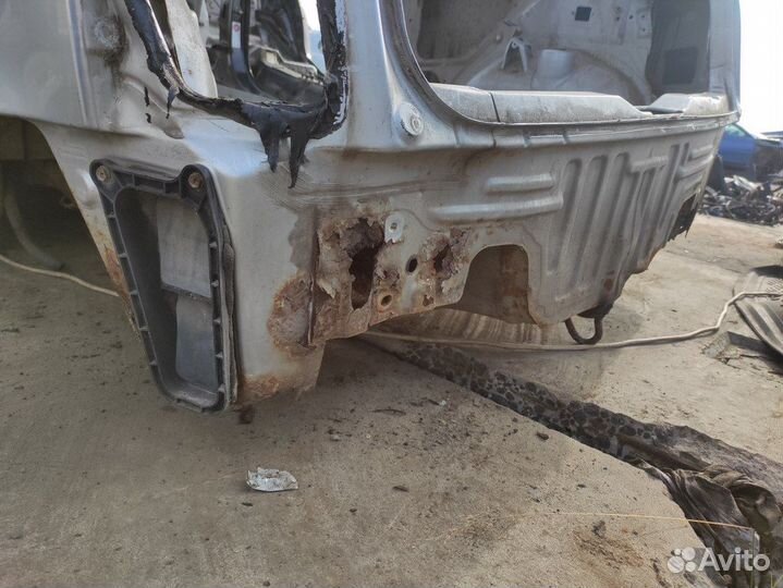 Панель задняя Nissan Micra k11 K11